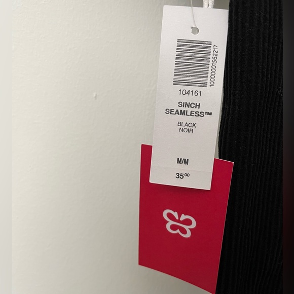 NWT Aritzia Sunday Best SinchSeamless™ Rib Poet T-Shirt Black - Picture 3 of 5